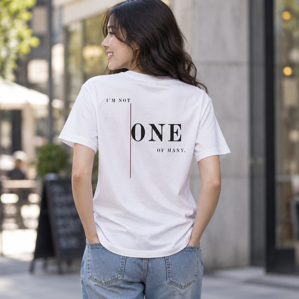 I'M NOT ONE OF MANY — Oversized Tee
